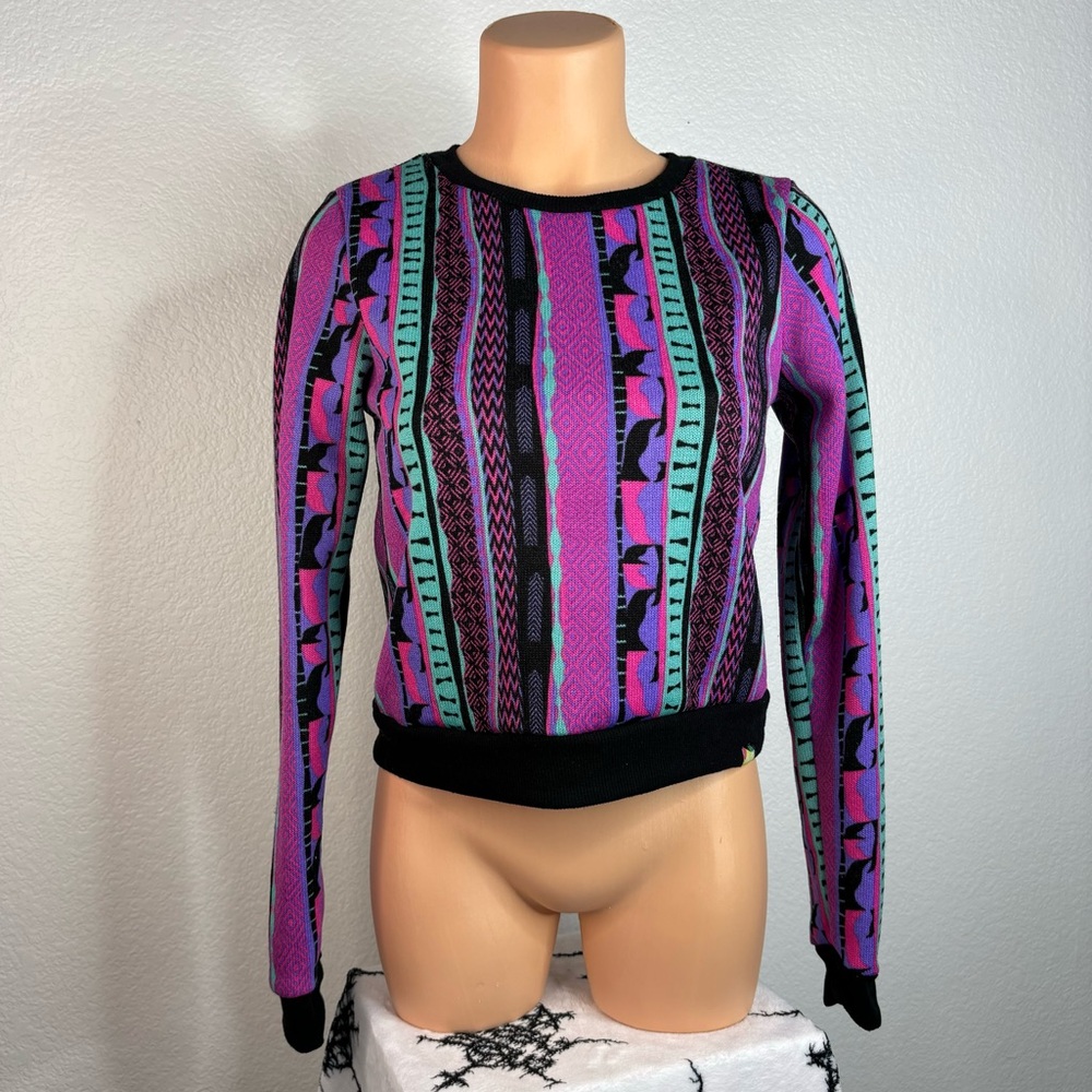 Retro looking crew neck sweater